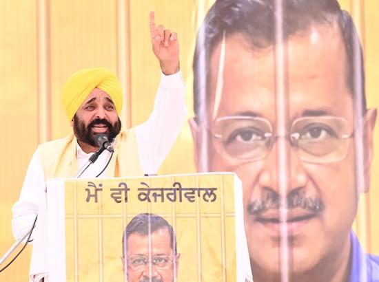 AAP leaders led by CM Mann fast against Kejriwal's arrest at Khatkar Kalan; View Pics + Watch Video