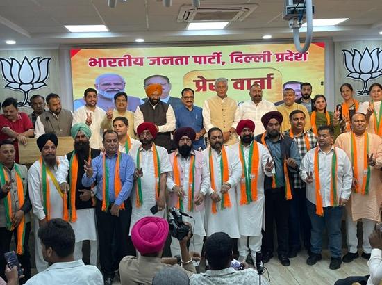 Punjab Khadi Board Vice Chairman, 7 AAP councilors and many big leaders of Jalandhar join BJP under the leadership of Jakhar