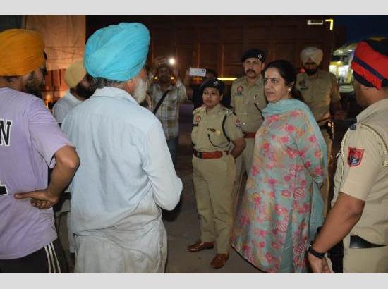 DC, SSP pay surprise inspection of  hi-tech checkpoints on interstate border