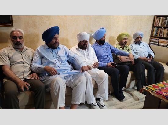 Pall of gloom descends on Surjit Patar's home in Ludhiana; View Pics 