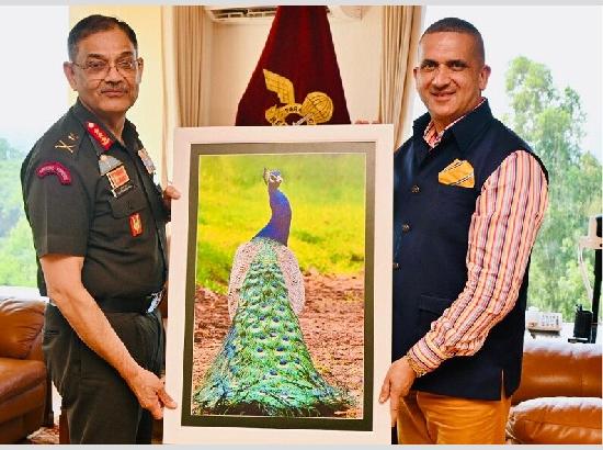SIC Harpreet Sandhu Engages with GOC, Western Command at Chandimandir