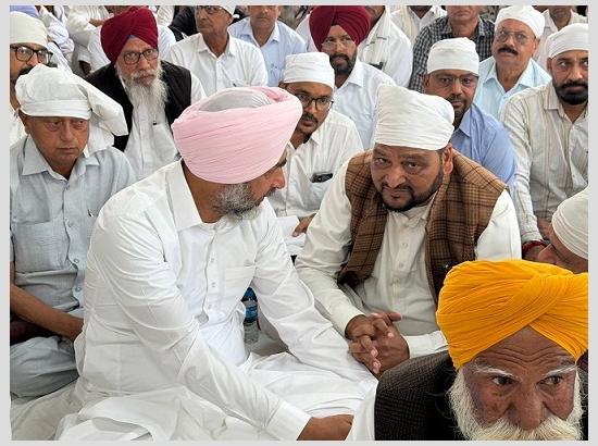 Prominent Leaders Join Final Prayers for Smt. Sita Devi Mother of Mohan Lal Jhumda 