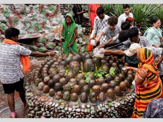 Devotees queue up at Varanasi's Kashi Vishwanath Temple to offer prayers on first Monday of 'Sawan'
