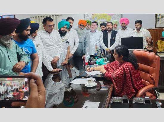  Various outfits demand 27% quota for backward classes; memorandum submitted to DC  