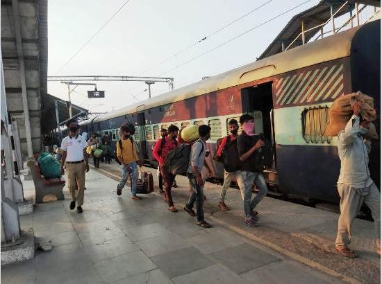 350th Shramik Express train moves from Ludhiana for Bihar with 1,600 migrants