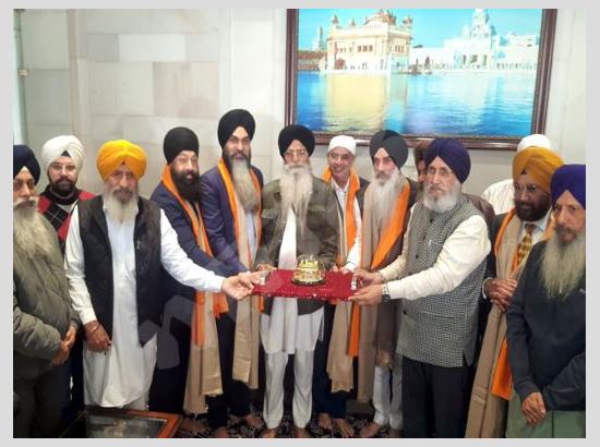 Three Canadian MPs pay obeisance at Sri Darbar Sahib