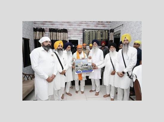 Governor Kataria meets Jathedar Akal Takht and Dhami, discuss new sacrilege act