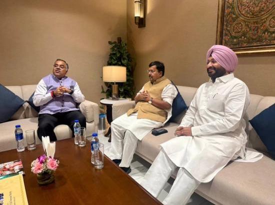 Before beginning of Nitin Nabin’s Punjab visit, Ravneet Bittu and Tarun Chugh meet him at Delhi Airport