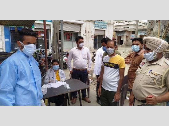 Health Deptt intensifies COVID tests, takes samples of 80 persons working on shops  