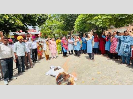 Punjab Employees burn CM Mann’s effigies across state over DA, OPS, other pending demands; View Pics
