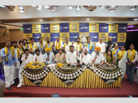 Congress faces another setback in Ludhiana West as dozens of leaders join AAP