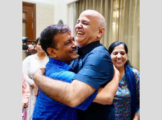 Show of Unity: AAP Punjab leaders head to Delhi for Kejriwal’s Jantar Mantar rally