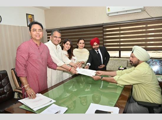 AAP candidate Sanjeev Arora files nomination paper in presence of Aman Arora