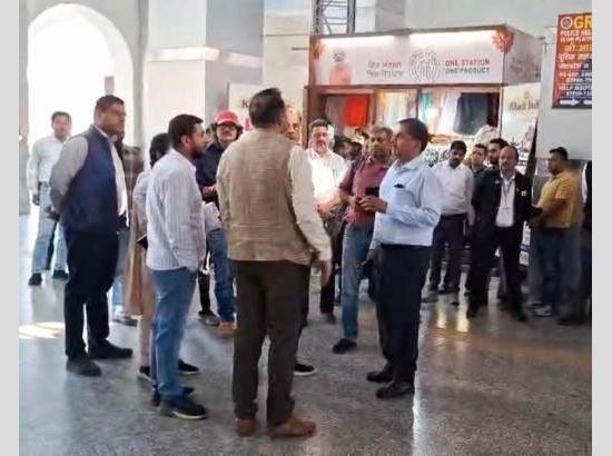 Addl. GM reviews redevelopment plans at Amritsar Railway Station
