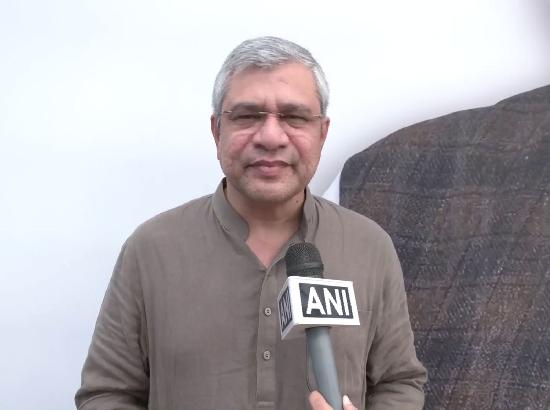 Ashwini Vaishnaw tests Swadeshi 'Mappls' App in his car, praises its innovative navigation features
