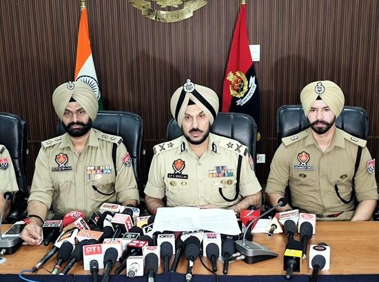 Four linked to cross-border smuggling networks held with 10 kg heroin, 10 pistols