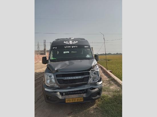 Breaking: Baba Dhadrian Wale’s convoy vehicle met with an accident on Barnala-Bathinda Highway