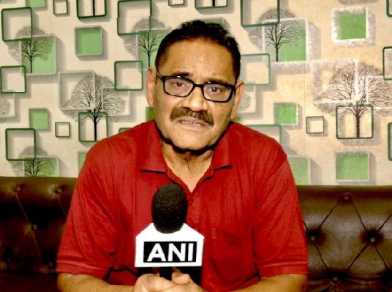 Mushtaq Khan laid to rest, Rajpal Yadav, Sanjay Mishra, Anees Bazmee pay tribute, son recalls final moments