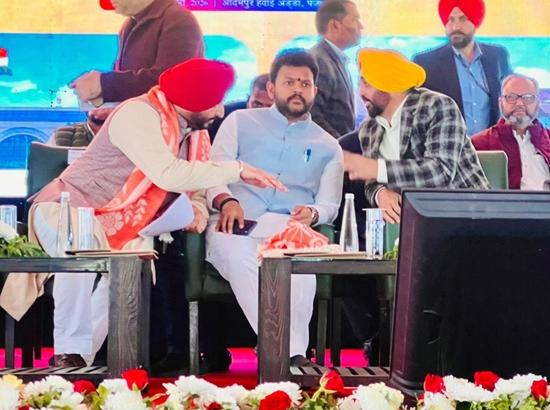 Halwara Airport should serve as Cargo hub too: Ravneet Singh Bittu