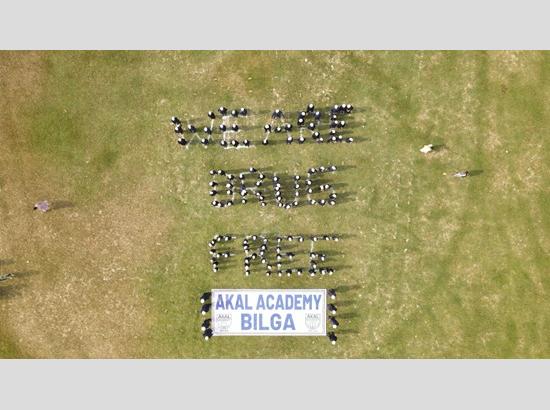 15,000 Akal Academy students form ‘We Are Drug Free’ human chain in World Record bid