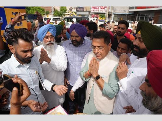 Aman Arora, Bhullar lead AAP office inauguration for Tarn Taran by-election