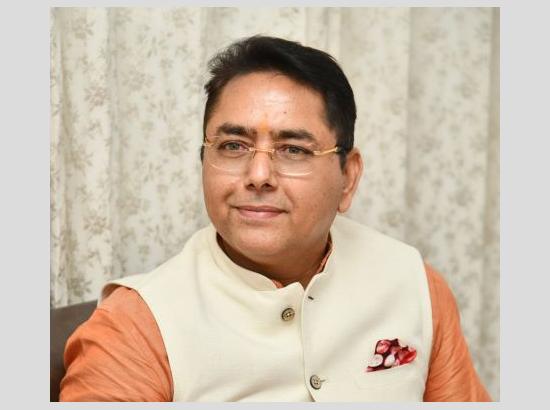 AAP MLAs bring 10 lakh letters of MNREGA labourers to Vidhan Sabha