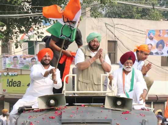 Amarinder flays Sukhbir for putting Punjab's water rights at stake by supporting INLD in H