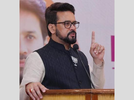 Former Minister Anurag Thakur raises Journalists’ railway travel pass issue with Railway Minister