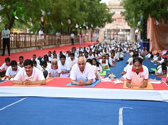 Gujarat creates Guinness World Record on Yoga Day with 2,121 practitioners performing Bhujangasana