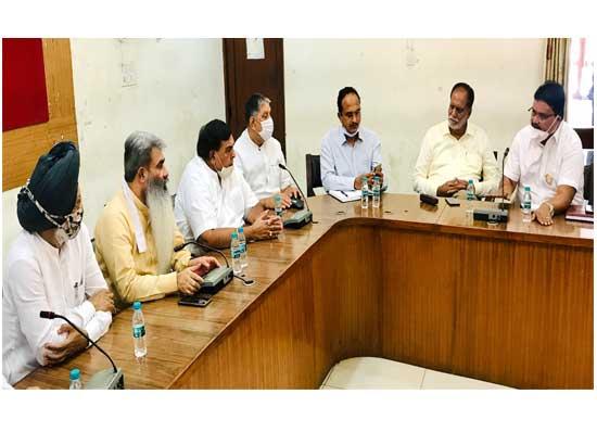 Ashu reviews development issues with DC & MC Commissioner
