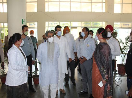 Ashu reviews COVID facilities at Ludhiana Civil Hospital, DMC
