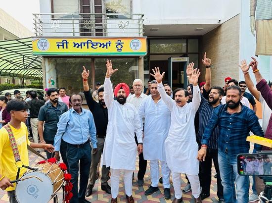 Punjab BJP celebrates Haryana's win with bhangra and drum beats