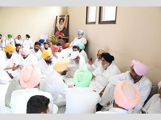 Leaders & prominent persons visit Badal to condole demise of P S Badal; View pictures 