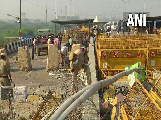 Delhi: After 11 months, barricades being removed from Gazipur, Tikri borders