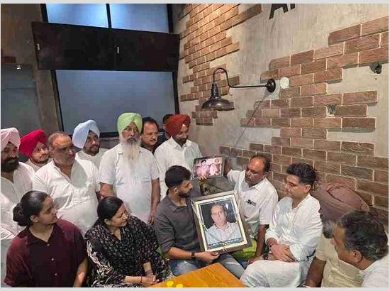 Sachin Pilot, Pargat Singh Visit Family of Slain Bathinda Businessman Harjinder Singh Johal 