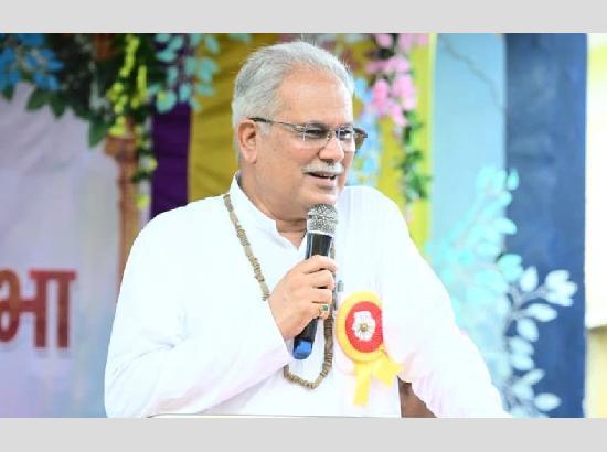 Bhupesh Baghel reaches Chandigarh, to hold meetings at District level from today for a week