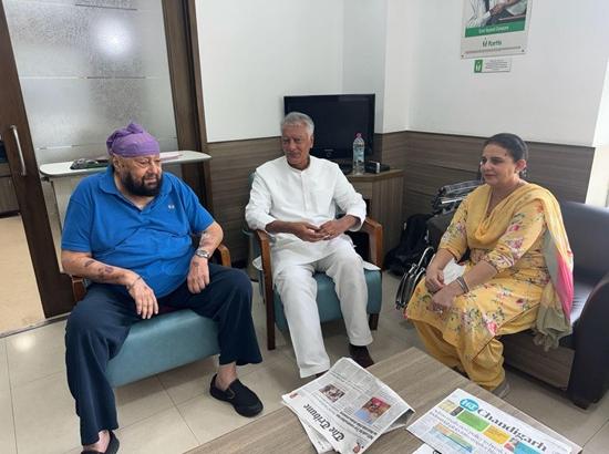 Sunil Jakhar visits Captain Amarinder in hospital, wishes good health