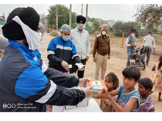 CGC Landran aids the needy daily wagers with food amid COVID-19 crisis!
