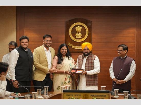 Punjab CM Mann felicitates UPSC 2025 Toppers, hails youth power and women empowerment