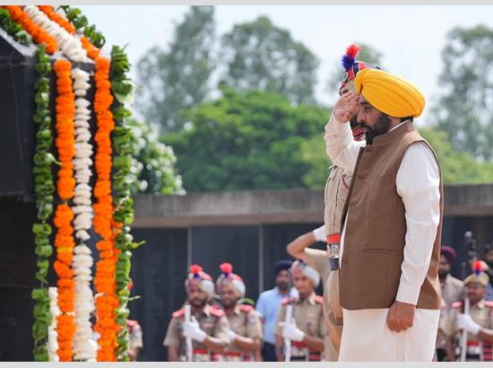 Punjab CM Mann pays tribute to martyrs on Kargil Vijay Diwas; View Pics