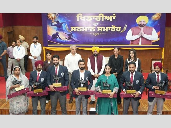 Punjab honours 1,070 Athletes, distributes Rs 32 crore in awards; CM Mann announces major push for Sports Infrastructure