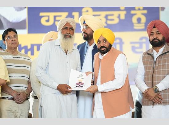 CM Mann distributed cheques to 631 farmers, delivers record Rs 20,000 per acre compensation within 30 days