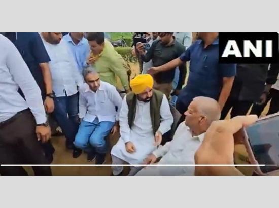 Following disqualification, CM Mann meets Vinesh Phogat's uncle Mahavir Phogat in Haryana; Watch Video