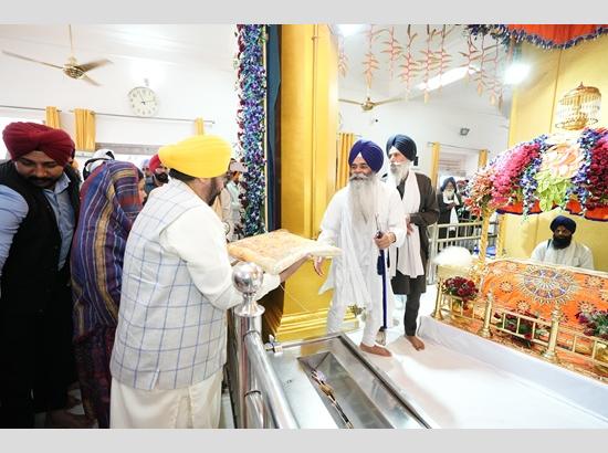 Punjab CM Mann pays obeisance at Takht Sri Kesgarh Sahib