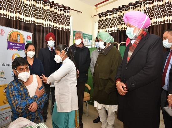 Capt Amarinder rolls out Covid vaccination for 1.74 health care workers in Punjab, 5 get j