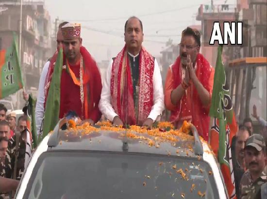 Himachal Polls: CM Thakur holds roadshow in Mandi, receives grand welcome