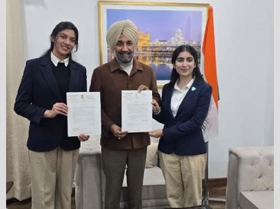 MP Satnam Singh Sandhu honours students for philanthropic contribution to flood relief