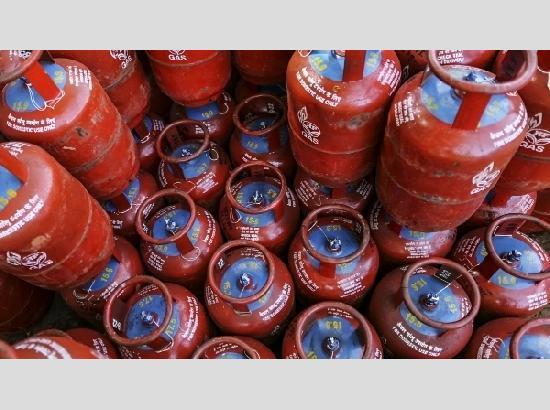 Price of Commercial Gas Cylinder slashed