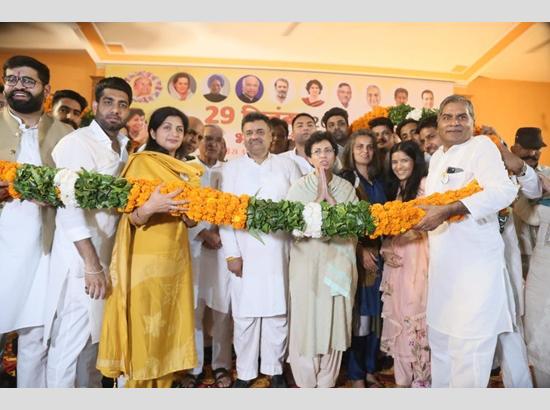 Panchkula's Aggarwal community extends support to Congress candidate Chander Mohan