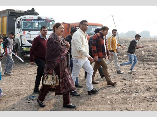 Chandigarh Mayor visits dumping ground to take stock of progress work of waste management, legacy mining